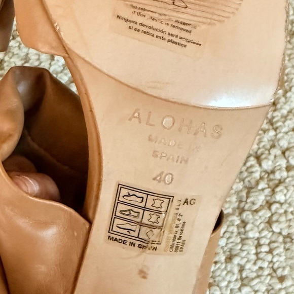 ALOHAS Camel Brown Twist Strip Heel - Picture 8 of 8